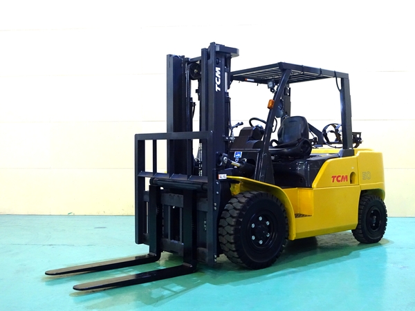 大阪で販売中の三菱ロジスネクスト製5.0t中古フォークリフト サイドシフト付き 低稼働52時間