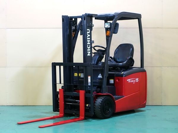 大阪で販売中の三菱ロジスネクスト製1.5t 3輪タイプ中古フォークリフト フォークシフター搭載