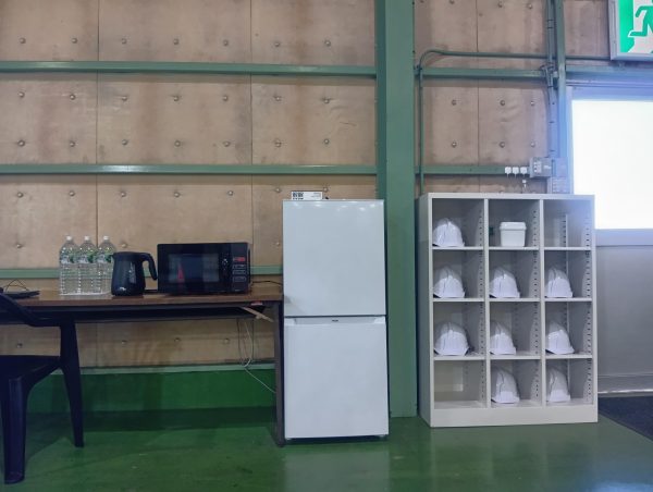 受講生が快適に休憩できるよう、ポットや電子レンジ、冷蔵庫が完備された休憩スペース