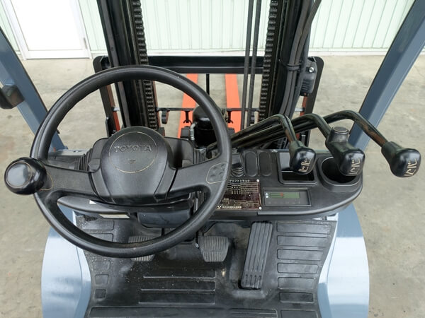 52-8FD25 2.5トン ディーゼル 【中古フォークリフトのPCS】