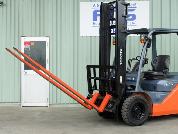 52-8FD25 2.5トン ディーゼル 【中古フォークリフトのPCS】