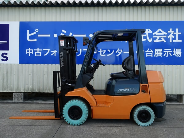 大幅値下げトヨタ 3t フォークリフト7FGK30ガソリン 3m MT 8，290h 