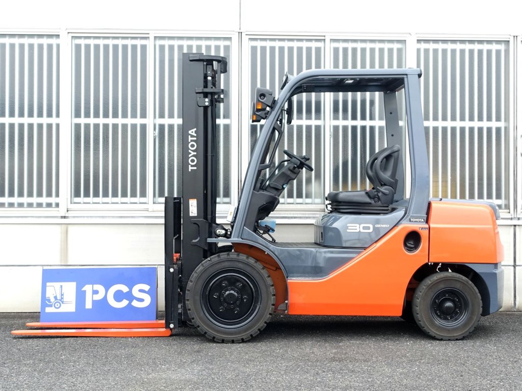 トヨタ 02-8FG30