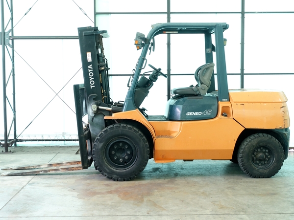 トヨタ 02-7FD45