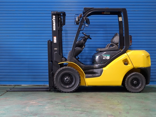 コマツ FD25T-15