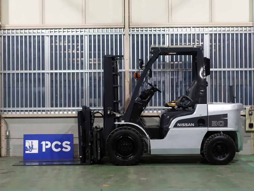 日産 EBT-UG1F2