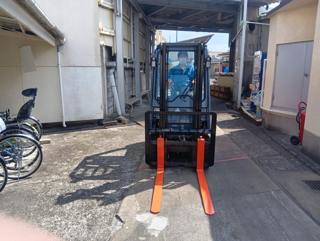 金属加工業 T社様｜周辺環境に配慮し静かな車両へ更新